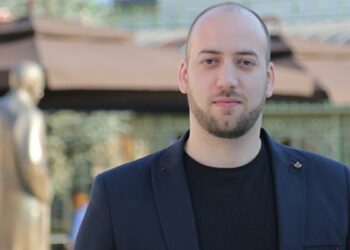 РОДИТЕЉ 1 И РОДИТЕЉ 2 – ТЕРОР НЕПИСМЕНИХ НАД ПИСМЕНИМА