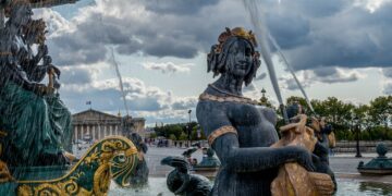 Fontana di fronte all'Assemblea Nazionale di Francia