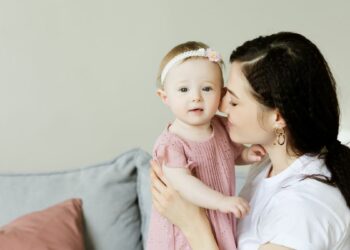 НЕ МАЈКА, НЕГО – РОДИТЕЉ КОЈИ РАЂА?!