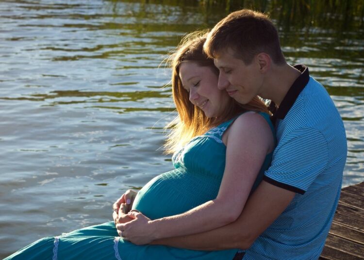 Spanischer Abgeordneter twittert, dass Männer nicht gebären können, wird wegen Hassrede gesperrt