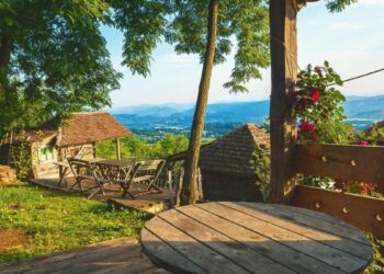 ДРЖАВА УСКОРО БЕСПЛАТНО ДЕЛИ НАПУШТЕНЕ СЕОСКЕ КУЋЕ