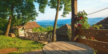 ДРЖАВА УСКОРО БЕСПЛАТНО ДЕЛИ НАПУШТЕНЕ СЕОСКЕ КУЋЕ