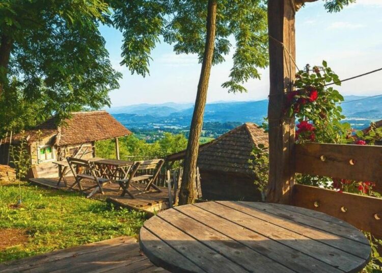 ДРЖАВА УСКОРО БЕСПЛАТНО ДЕЛИ НАПУШТЕНЕ СЕОСКЕ КУЋЕ