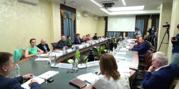 Защита детей от деструктивного контента: круглый стол в Общественной палате РФ