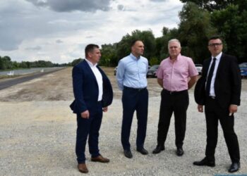 ДАНИ ПОРОДИЦЕ У ПЕРЛЕЗУ: МИНИСТАР РАТКО ДМИТРОВИЋ И ПОКРАЈИНСКИ СЕКРЕТАР РАДОШ ПЕЈОВИЋ У ПОСЕТИ