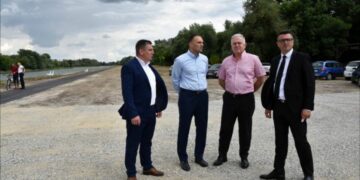 ДАНИ ПОРОДИЦЕ У ПЕРЛЕЗУ: МИНИСТАР РАТКО ДМИТРОВИЋ И ПОКРАЈИНСКИ СЕКРЕТАР РАДОШ ПЕЈОВИЋ У ПОСЕТИ