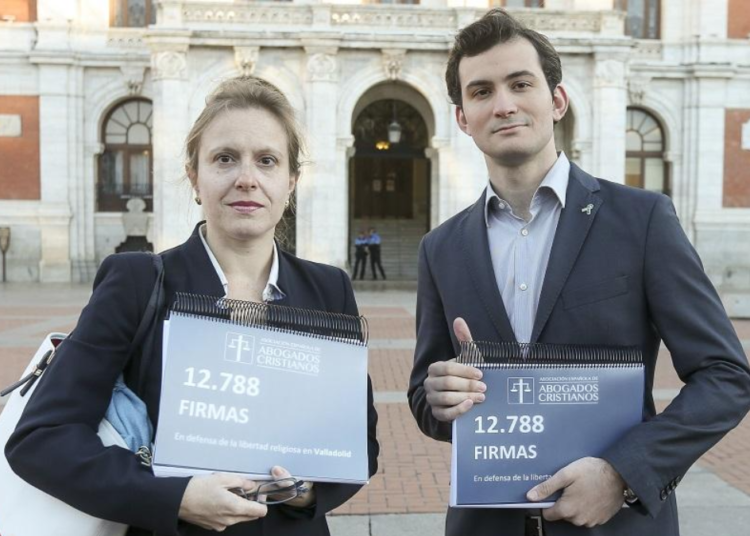 La Justicia española da la razón a Abogados Cristianos y ordena la retirada de las guías de educación sexual