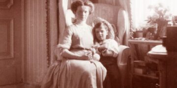 ОЛГА РОМАНОВНА: СТЕЖЕМ ТЕ У ЗАГРЉАЈ И ВОЛИМ ТЕ!