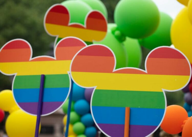 ЕМИСИЈА ДИЗНИ + ПОСВЕЋЕНА „ПАРАДИ” У КОЈОЈ УЧЕСТВУЈЕ ЖАБА КЕРМИТ