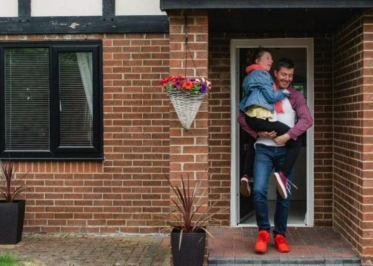 ПОРОДИЦА И РАЗВОДИ: ТРЕНД ГДЕ РОДИТЕЉИ МЕЊАЈУ ДОМОВЕ НАКОН РАСКИДА