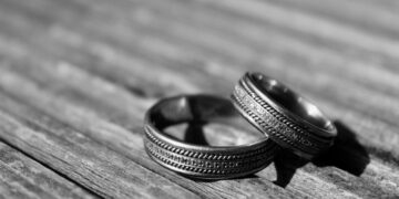 БРАЧНИ И ВАНБРАЧНИ ПАРТНЕРИ СУ ПО ЗАКОНУ ИЗЈЕДНАЧЕНИ У СТИЦАЊУ ПРАВА НА ПОРОДИЧНУ ПЕНЗИЈУ