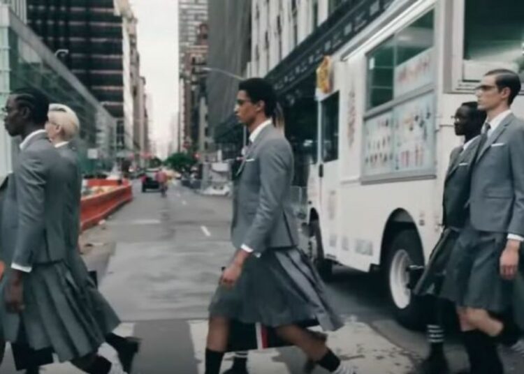 ГЛАВНИ ТРЕНД ЗА ЈЕСЕН 2021: МУШКЕ СУКЊЕ!