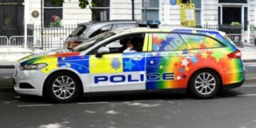 Polizei im Vereinigten Königreich jetzt in Regenbogenfarben unterwegs