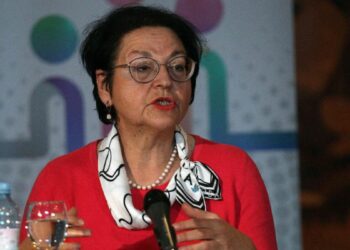 ЧОМИЋ: ЗАКОН О ИСТОПОЛНИМ ЗАЈЕДНИЦАМА ЧЕКА СЕДНИЦУ ВЛАДЕ