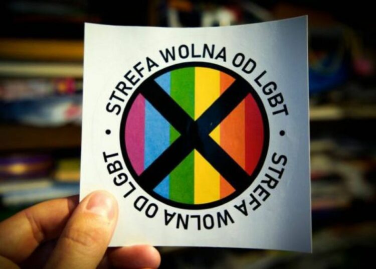ПОЉСКИ РЕГИОНИ УКИДАЈУ РЕЗОЛУЦИЈЕ О „ЗОНАМА ОСЛОБОЂЕНИМ ОД ЛГБТ ИДЕЛОГИЈЕ” ПОСЛЕ ПРЕТЊИ ЕУ