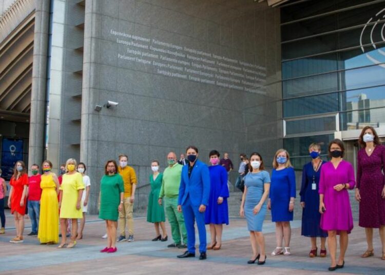 Левые политики Евросоюза нападают на поддерживающие семью муниципальные власти в Польше