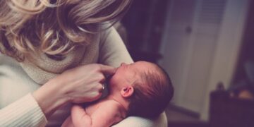 СРПСКЕ МАЈКЕ ОЧАЈНИЧКИ АПЕЛУЈУ НА ДОКТОРКУ ДАРИЈУ И АНУ БРНАБИЋ: ПРЕДУЗЕТНИЦЕ СУ ДИСКРИМИНИСАНЕ!