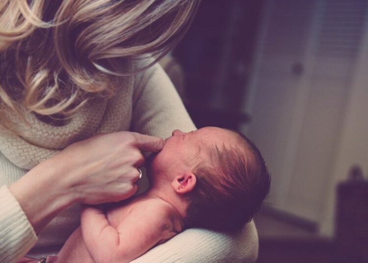 СРПСКЕ МАЈКЕ ОЧАЈНИЧКИ АПЕЛУЈУ НА ДОКТОРКУ ДАРИЈУ И АНУ БРНАБИЋ: ПРЕДУЗЕТНИЦЕ СУ ДИСКРИМИНИСАНЕ!