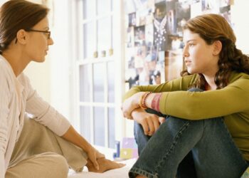 КАКО ДА С ТИНЕЈЏЕРИМА РАЗГОВАРАТЕ О УЗДРЖАЊУ