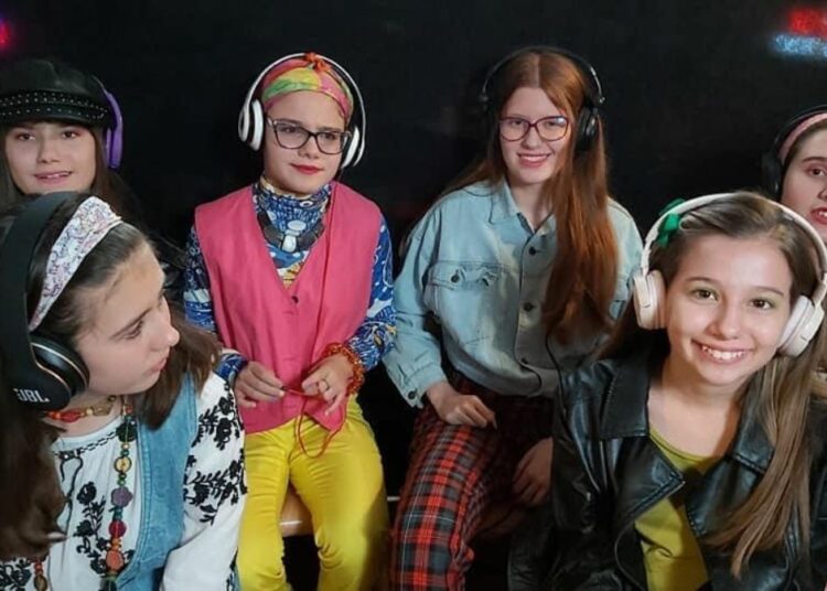 У НАШОЈ УЛИЦИ ГДЕ ЖИВИМО МИ, ДРУГАЧИЈИ