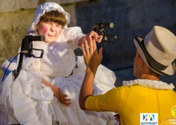 МИ СМО ПОРЕД ВАС, НЕ ВИДИТЕ НАС!