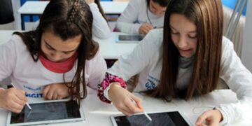 У AУСТРАЛИJИ НОВ ЗАКОН ЗА ДРУШТВЕНЕ МЕДИJЕ У ИНТЕРЕСУ ДЕЦЕ