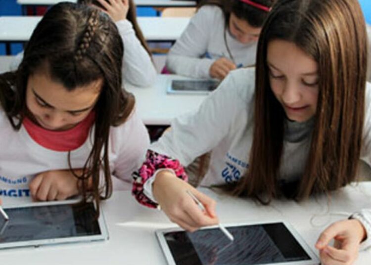 У AУСТРАЛИJИ НОВ ЗАКОН ЗА ДРУШТВЕНЕ МЕДИJЕ У ИНТЕРЕСУ ДЕЦЕ