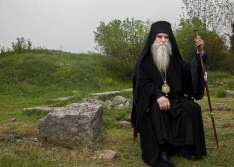 КАКО ЈЕ ГОВОРИО МИТРОПОЛИТ АМФИЛОХИЈЕ О ЛГБТ ПАРАДАМА: „ЧЕГА СЕ ПАМЕТАН СТИДИ, ТИМЕ СЕ ЛУД ПОНОСИ”!