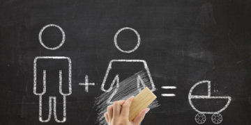 Женщин запретили: медицинский журнал поддался трансгендерному безумию