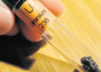 ШТА ЈЕ ЗДРАВИЈЕ ЗА НАШУ ДЕЦУ: УРАНИЈУМ ИЛИ ОГЛЕДНО ШПРИЦАЊЕ?