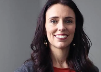 Jacinda Ardern: la “normalità” di essere mamma. Ma a che prezzo?