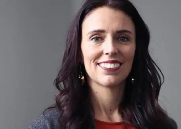Jacinda Ardern: la “normalità” di essere mamma. Ma a che prezzo?
