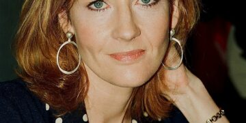 Џ. К. РОУЛИНГ ЈЕ „ОТКАЗАНА“ ЈЕР НЕ СЛЕДИ РАДИКАЛНИ ТРАНСРОДНИ НАРАТИВ