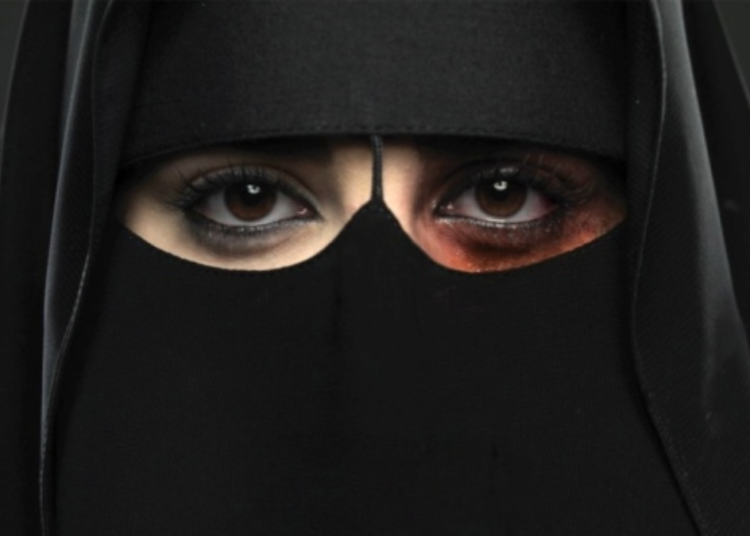 Hay que condenar la violencia contra la mujer pero huir de la generalización de víctimas y maltratadores