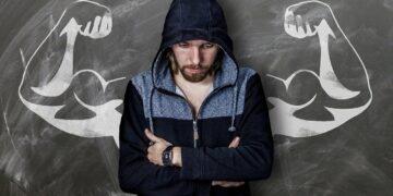 СЕНАТОР ХОЛИ: ДРЖАВА ПОНОВО ТРЕБА ДА ЦЕНИ МУШКОСТ