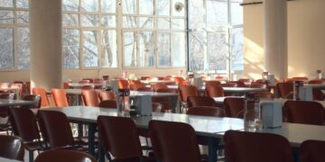 ОДЛУКА ТИМА ЗА ШКОЛЕ ПОД ЛУПОМ – ПЕДИЈАТРИ СУ ЗА ТО ДА СЕ ПОЛАЗАК У ШКОЛУ ОДЛОЖИ