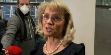 Päivi Räsänen intervistata dalla tv finlandese durante il processo