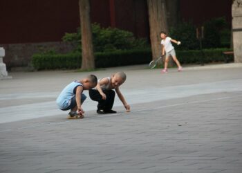 Кинеска деца се играју