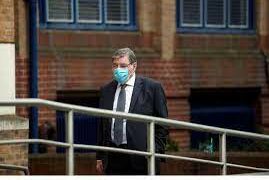 Pensionierter BBC-Direktor mit über 800 Pädophilie-Bildern entgeht Gefängnisstrafe