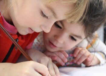 La Grande-Bretagne : Les écoles de filles ne veulent pas accueillir de filles trans