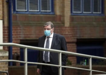 ПЕНЗИОНИСАНИ ДИРЕКТОР БИ-БИ-СИЈА СА 800+ НЕПРИСТОЈНИХ СЛИКА ДЕЦЕ ИЗБЕГАО ЗАТВОР