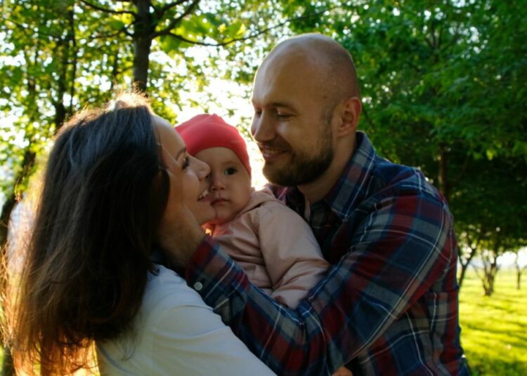 ЗАШТО ЈЕ ВАЖНО ДА ЧЕСТО ГРЛИТЕ СВОЈУ ДЕЦУ