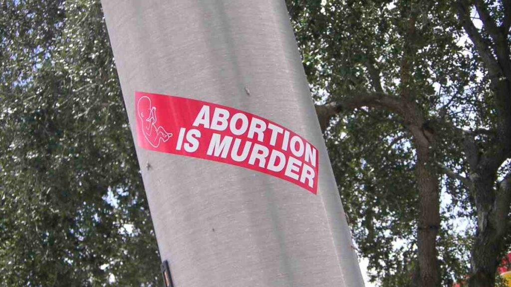 Наклейка с изображением абортов