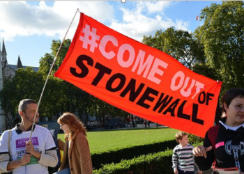 Stonewall spadroneggia negli ospedali del Regno Unito