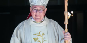 Un cardinal appelle à un changement de l’enseignement de l’Église sur les relations entre personnes de même sexe