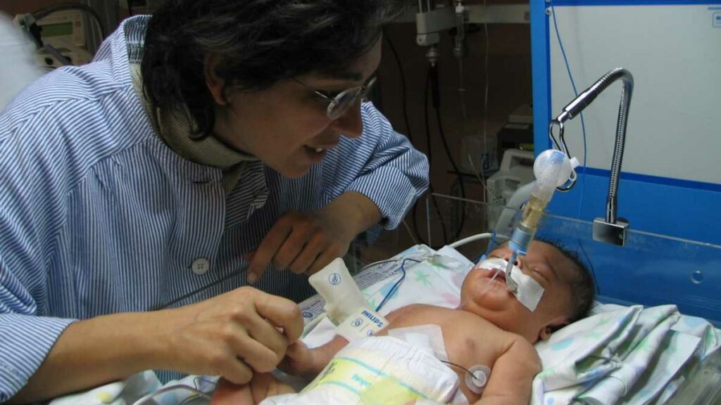 La piccola Benedetta intubata poco dopo la nascita
