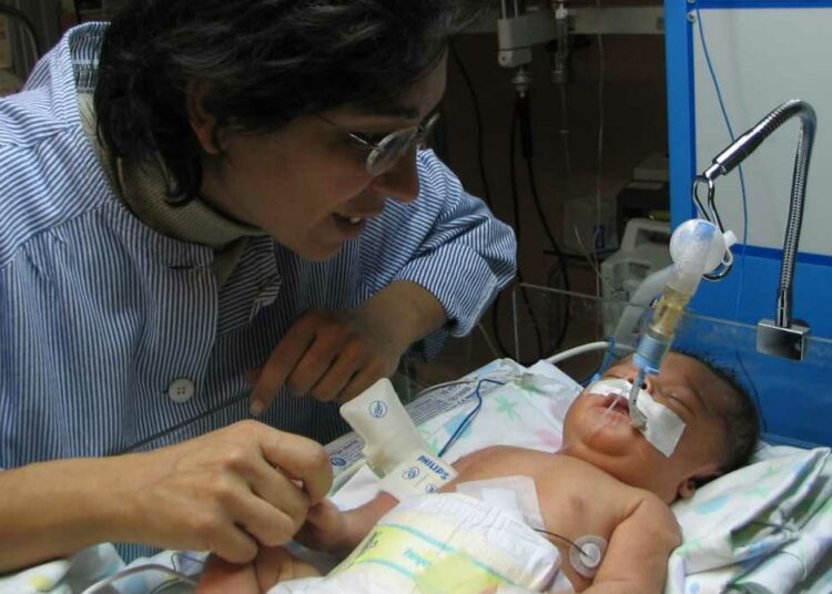 La piccola Benedetta intubata poco dopo la nascita