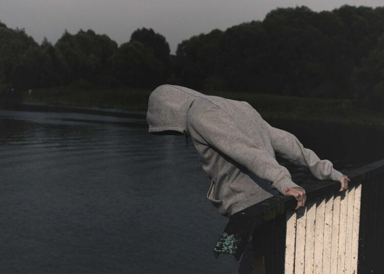 Brücke Fluss Selbstmord Möchtegern