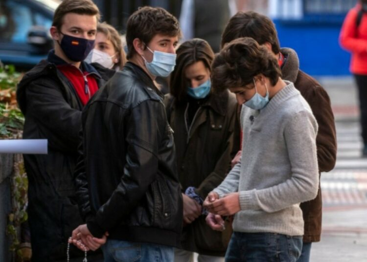 En España: ante la carcel por rezar cerca de la industria de la muerte….