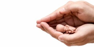 ЕМБРИОН ИМА ЉУДСКА ПРАВА ИЛИ ЗАШТО СЕ У СВЕТУ СВЕ ОВО ЗБИВА